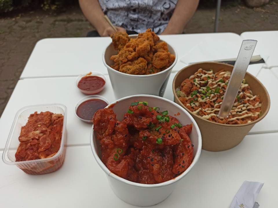 Solleim - Pollo picante coreano , kimchi y bulgogi